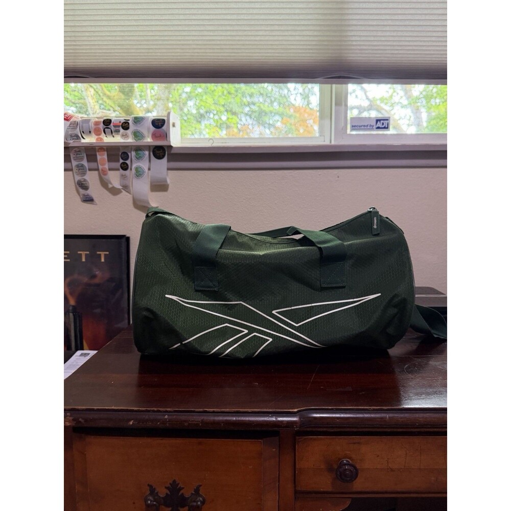 Reebok Green Gym Duffle Bag - See Pictures Of Inside